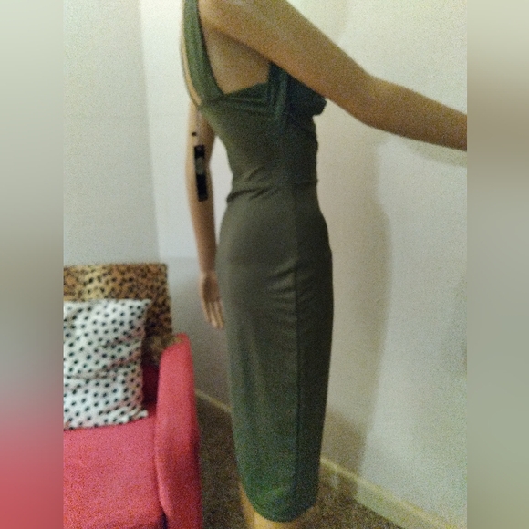 Versitile top dress- change up how you wear the straps - Picture 5 of 6